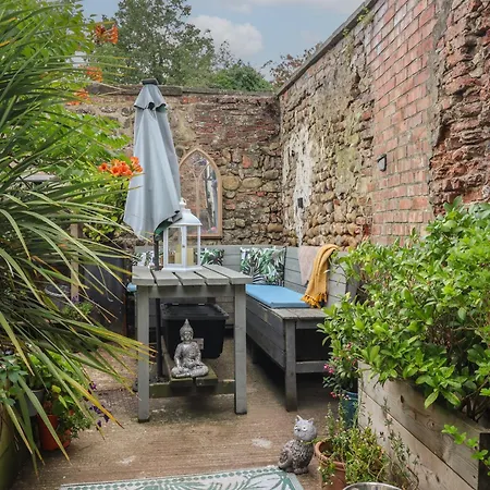 Old 1 Bed Apartment